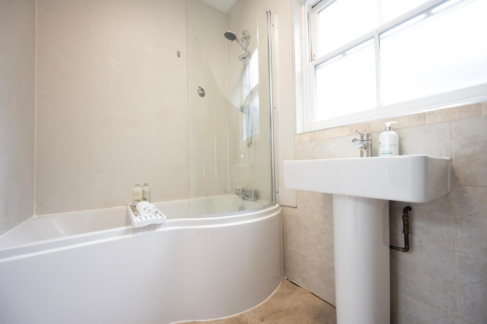 3-Bedroom Charming Central House Canterbury Buitenkant foto